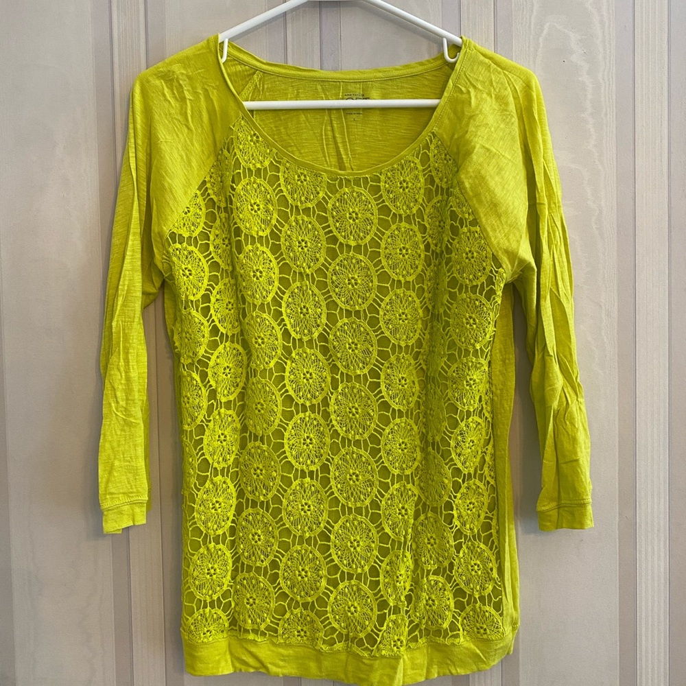 Long sleeve t-shirt.